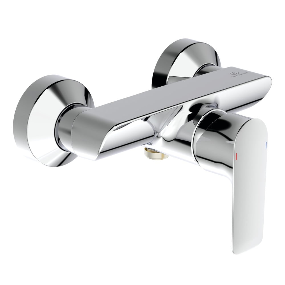 Fényes ezüstszínű csaptelep zuhanyhoz